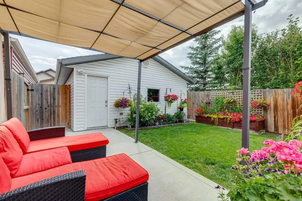 1857 New Brighton Drive SE Calgary AB T2Z4X1