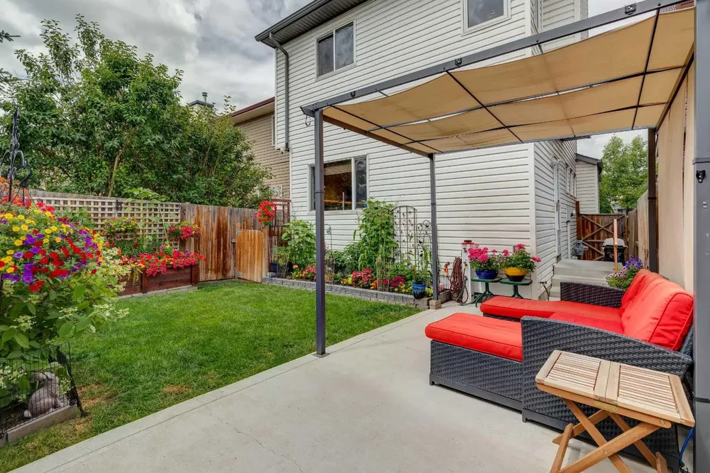 1857 New Brighton Drive SE Calgary AB T2Z4X1