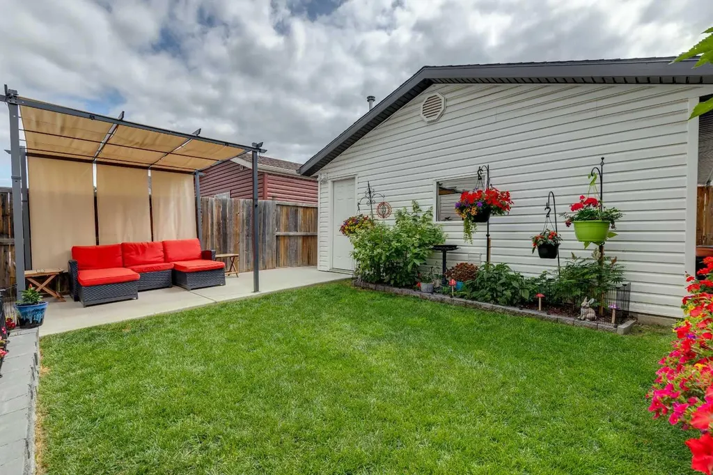 1857 New Brighton Drive SE Calgary AB T2Z4X1