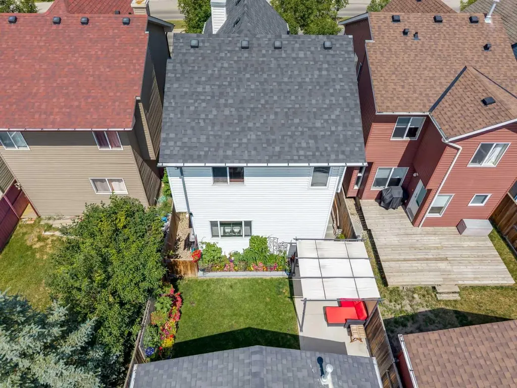 1857 New Brighton Drive SE Calgary AB T2Z4X1