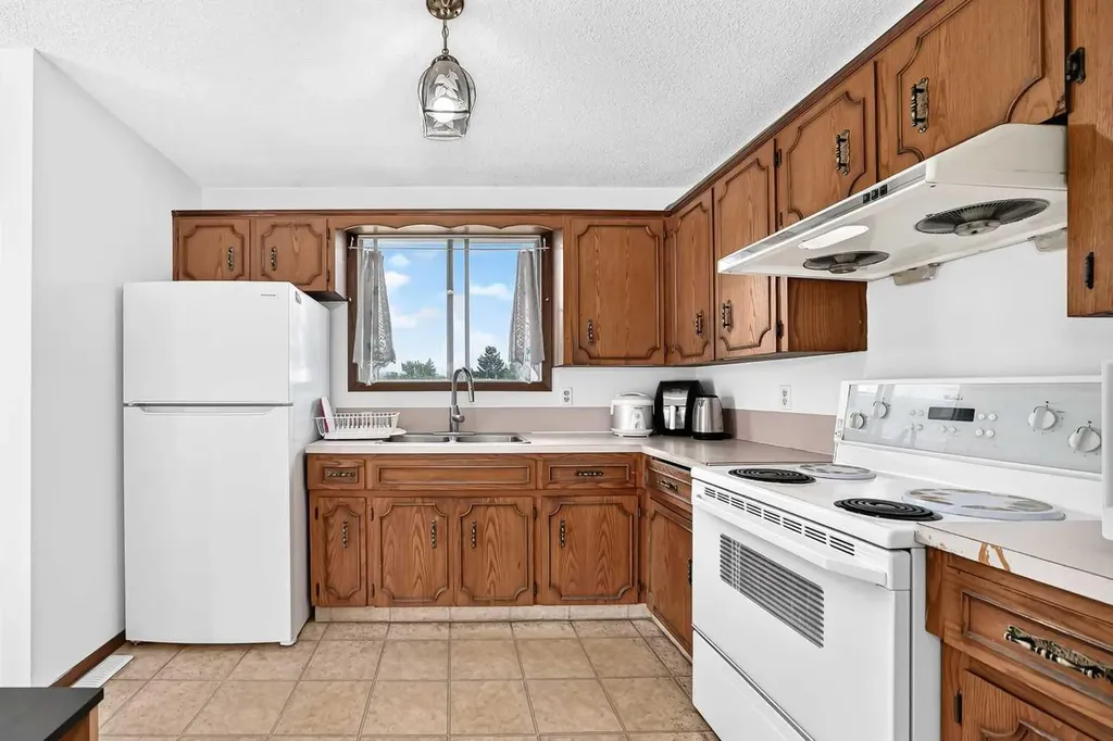 148 Fonda Drive SE Calgary AB T2A 6E6