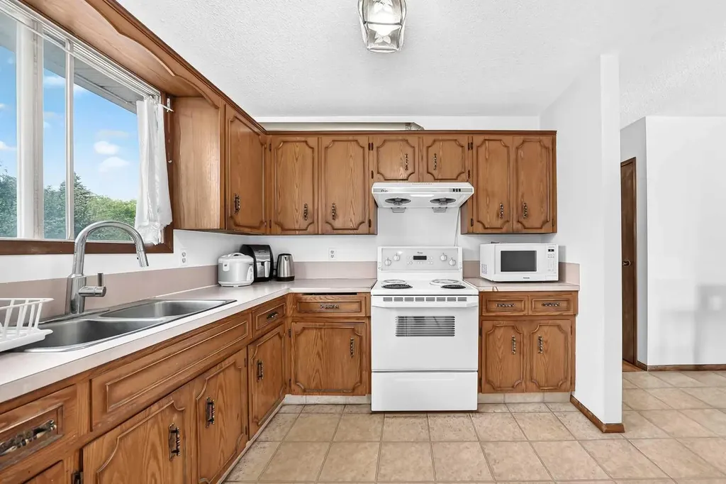 148 Fonda Drive SE Calgary AB T2A 6E6