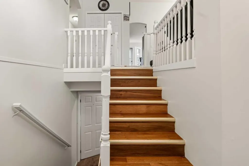 403 Shawinigan Drive SW Calgary AB T2Y 3A2