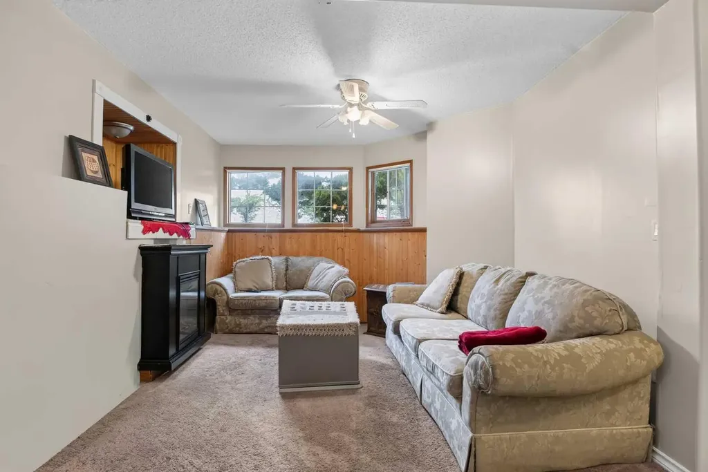 403 Shawinigan Drive SW Calgary AB T2Y 3A2