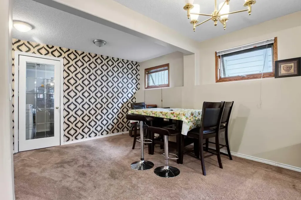 403 Shawinigan Drive SW Calgary AB T2Y 3A2