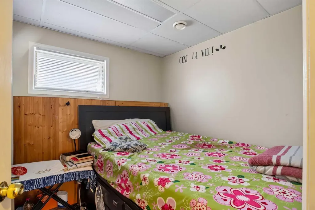 403 Shawinigan Drive SW Calgary AB T2Y 3A2