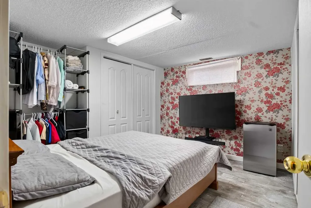 403 Shawinigan Drive SW Calgary AB T2Y 3A2