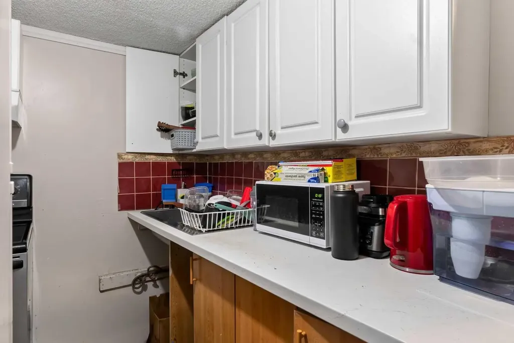 403 Shawinigan Drive SW Calgary AB T2Y 3A2