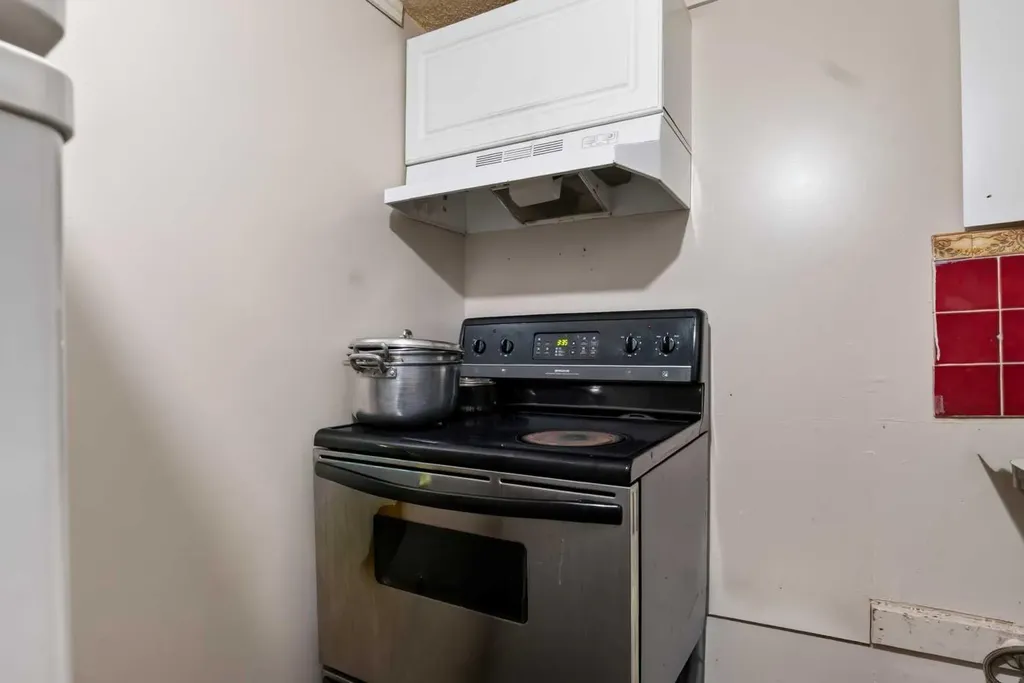 403 Shawinigan Drive SW Calgary AB T2Y 3A2