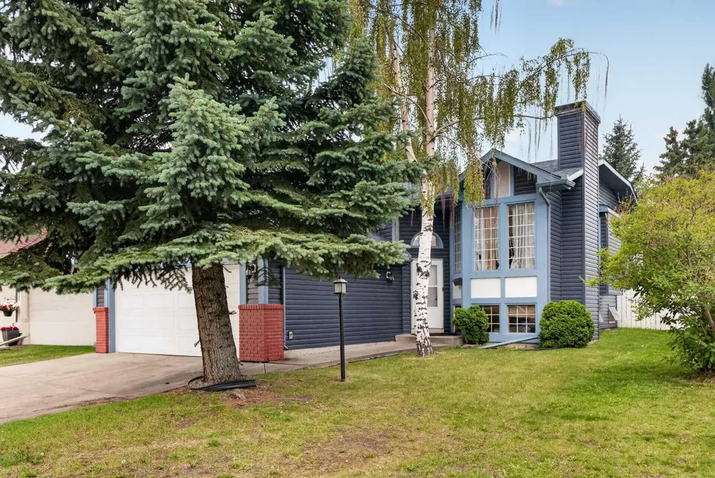 403 Shawinigan Drive SW Calgary AB T2Y 3A2