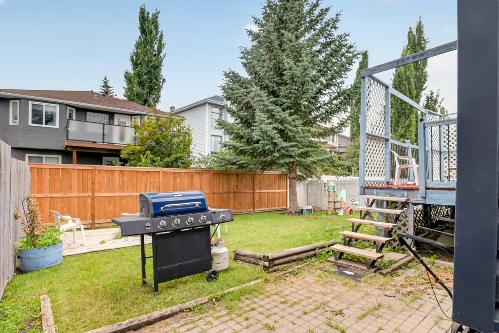 403 Shawinigan Drive SW Calgary AB T2Y 3A2
