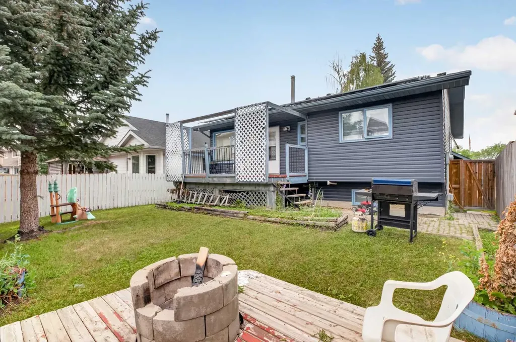 403 Shawinigan Drive SW Calgary AB T2Y 3A2
