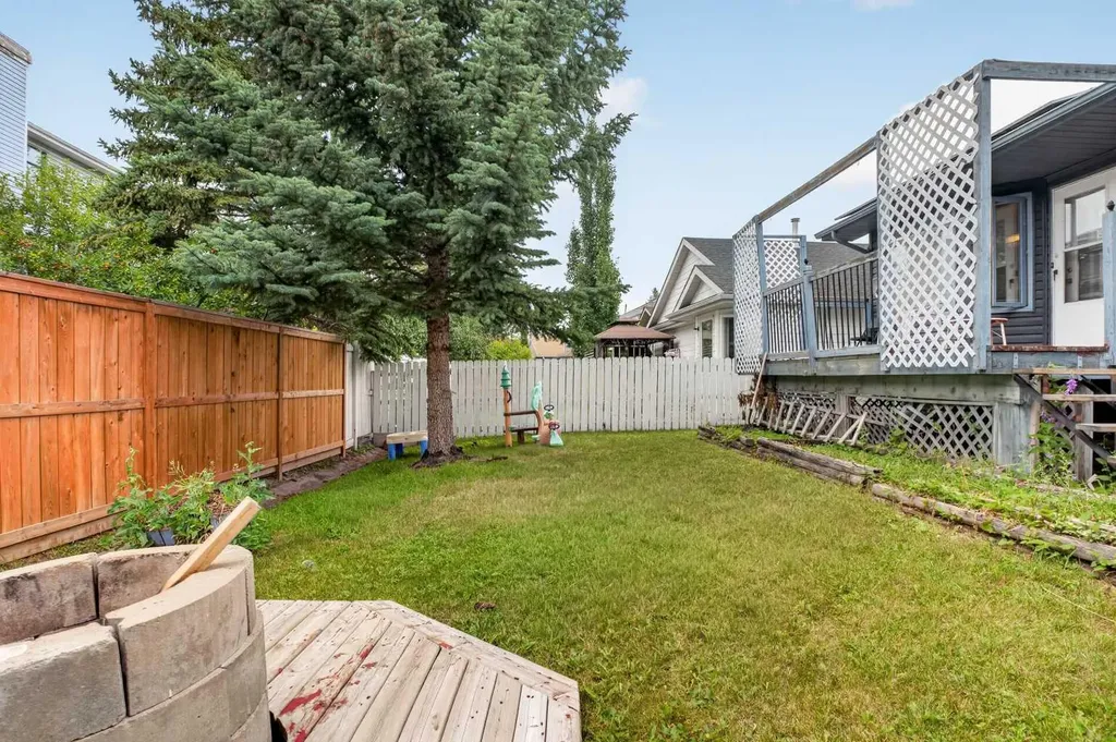 403 Shawinigan Drive SW Calgary AB T2Y 3A2