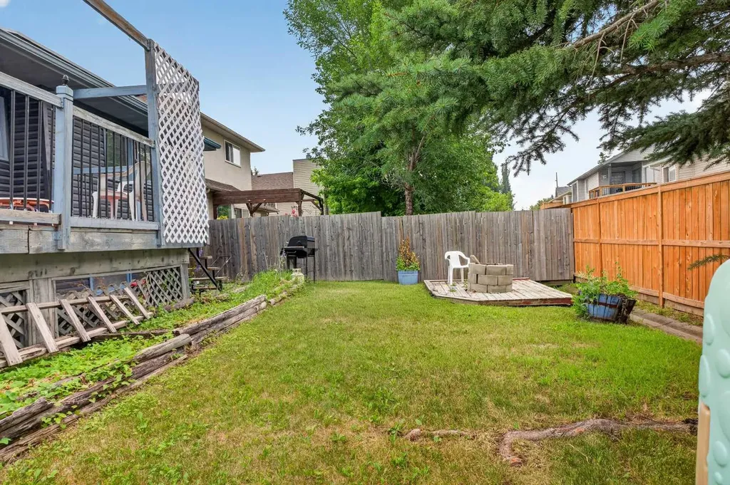 403 Shawinigan Drive SW Calgary AB T2Y 3A2