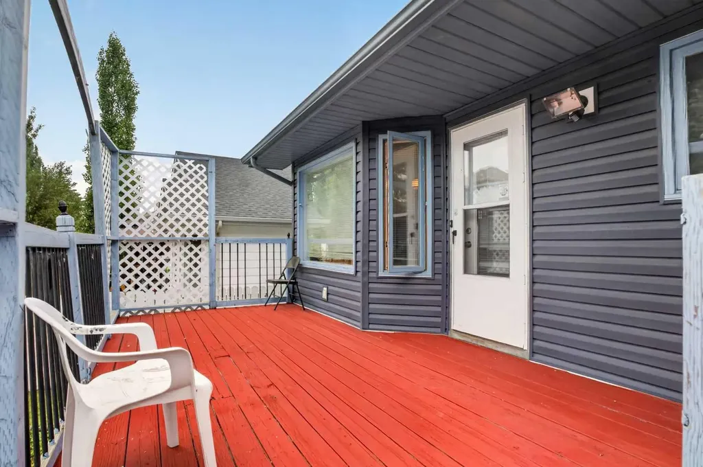 403 Shawinigan Drive SW Calgary AB T2Y 3A2