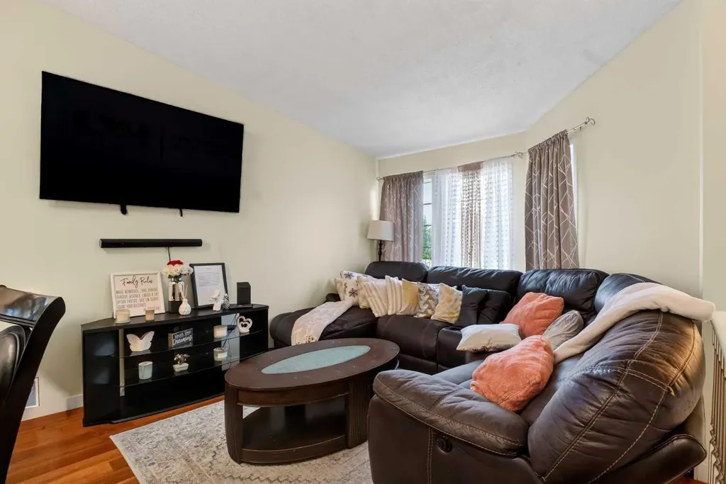 403 Shawinigan Drive SW Calgary AB T2Y 3A2
