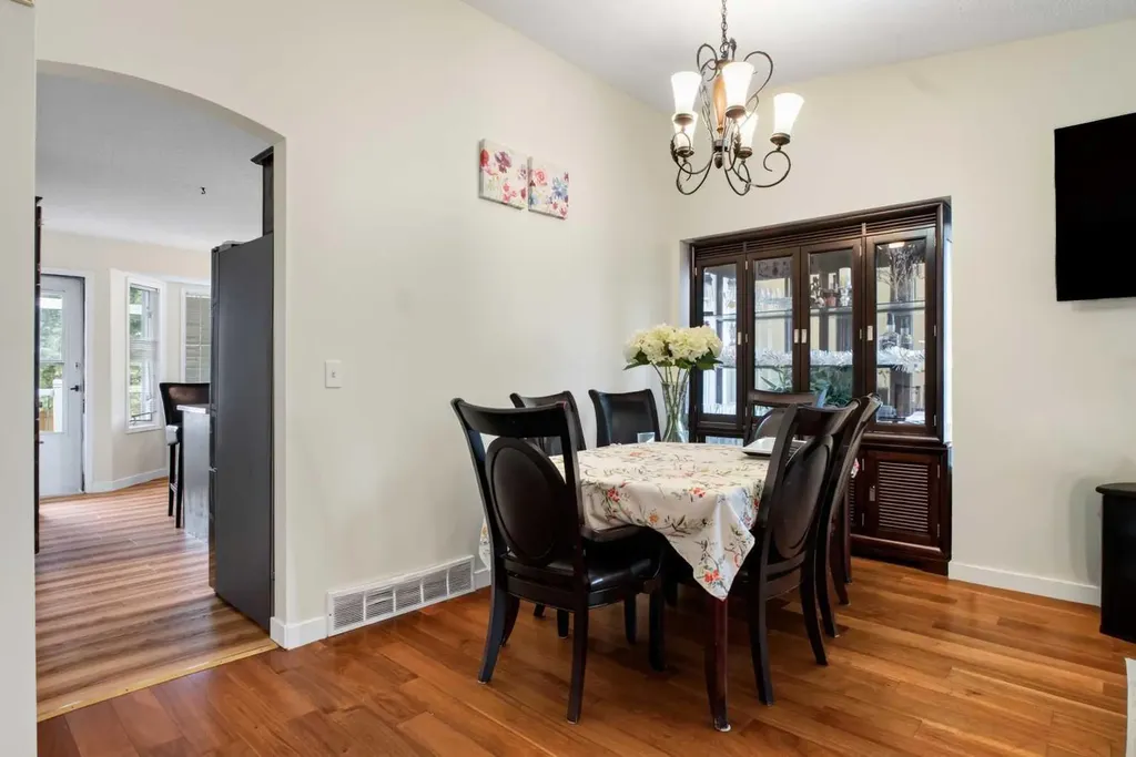 403 Shawinigan Drive SW Calgary AB T2Y 3A2