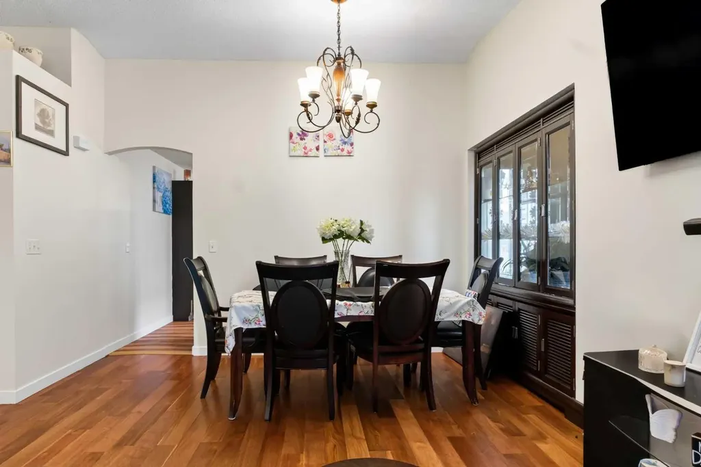 403 Shawinigan Drive SW Calgary AB T2Y 3A2