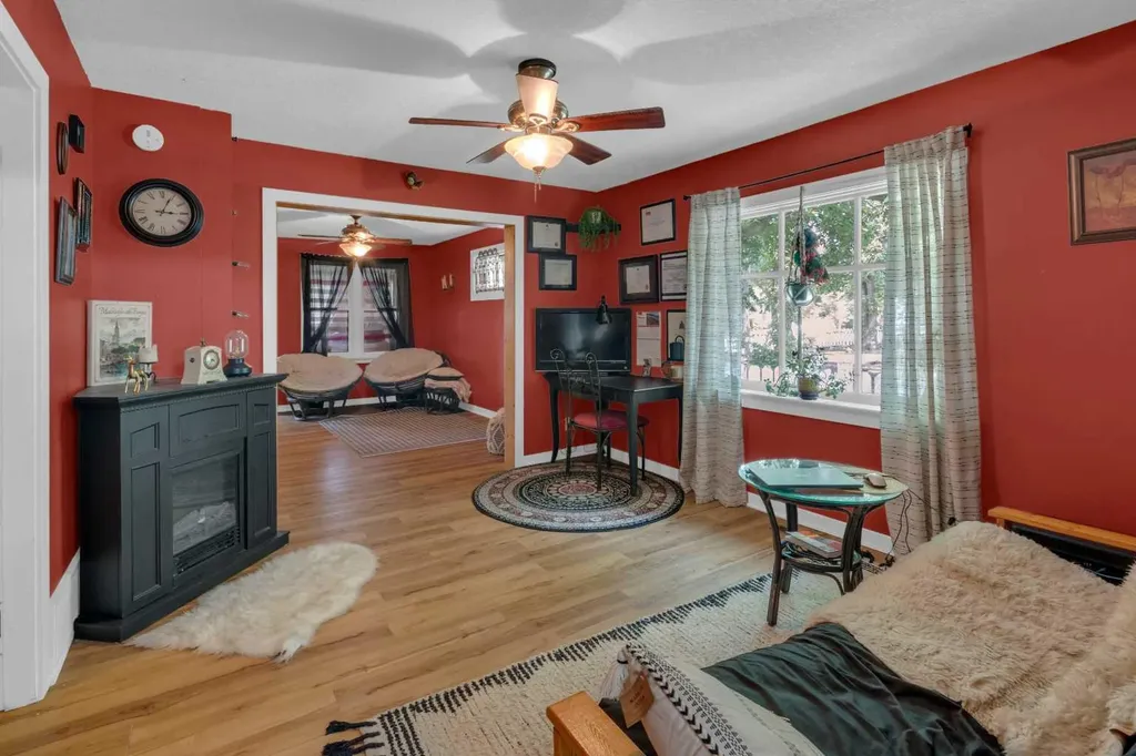 215 4 Street Irricana AB T0M1B0