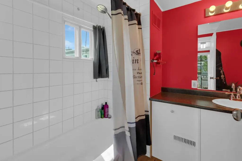 215 4 Street Irricana AB T0M1B0