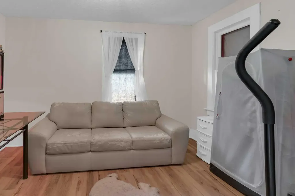 215 4 Street Irricana AB T0M1B0