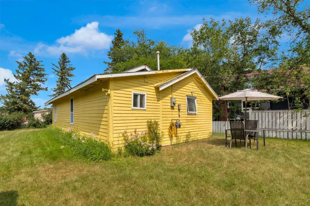 215 4 Street Irricana AB T0M1B0