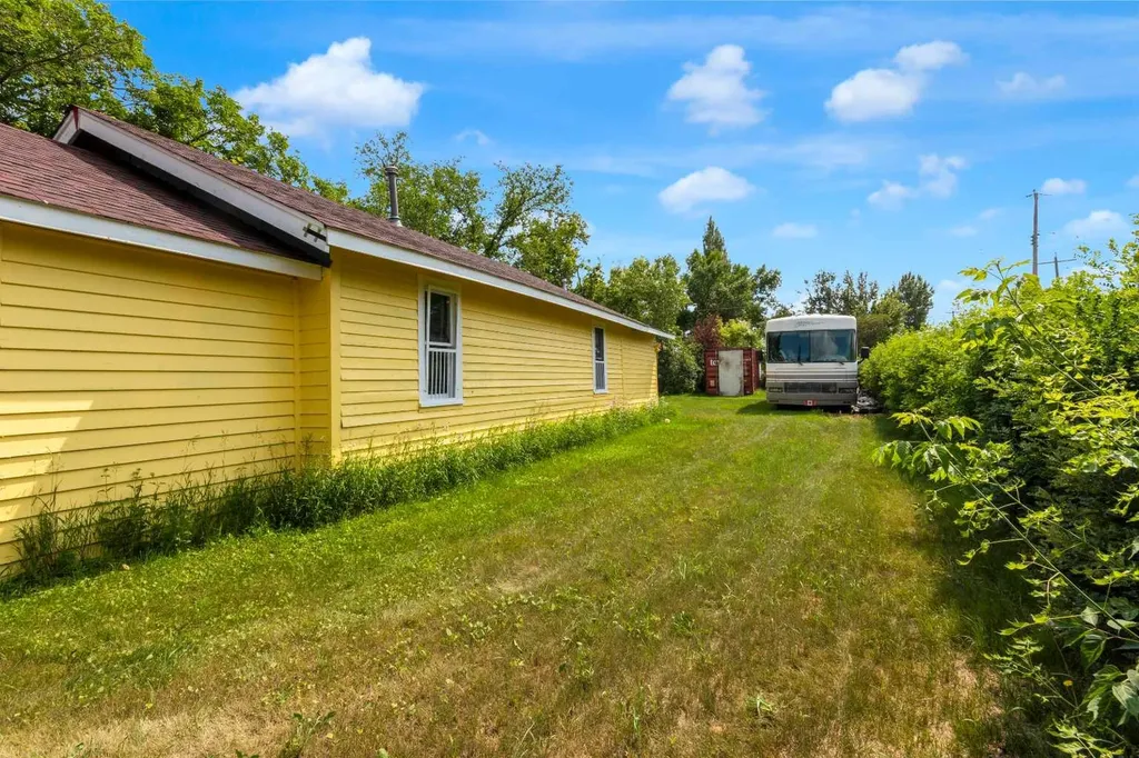 215 4 Street Irricana AB T0M1B0