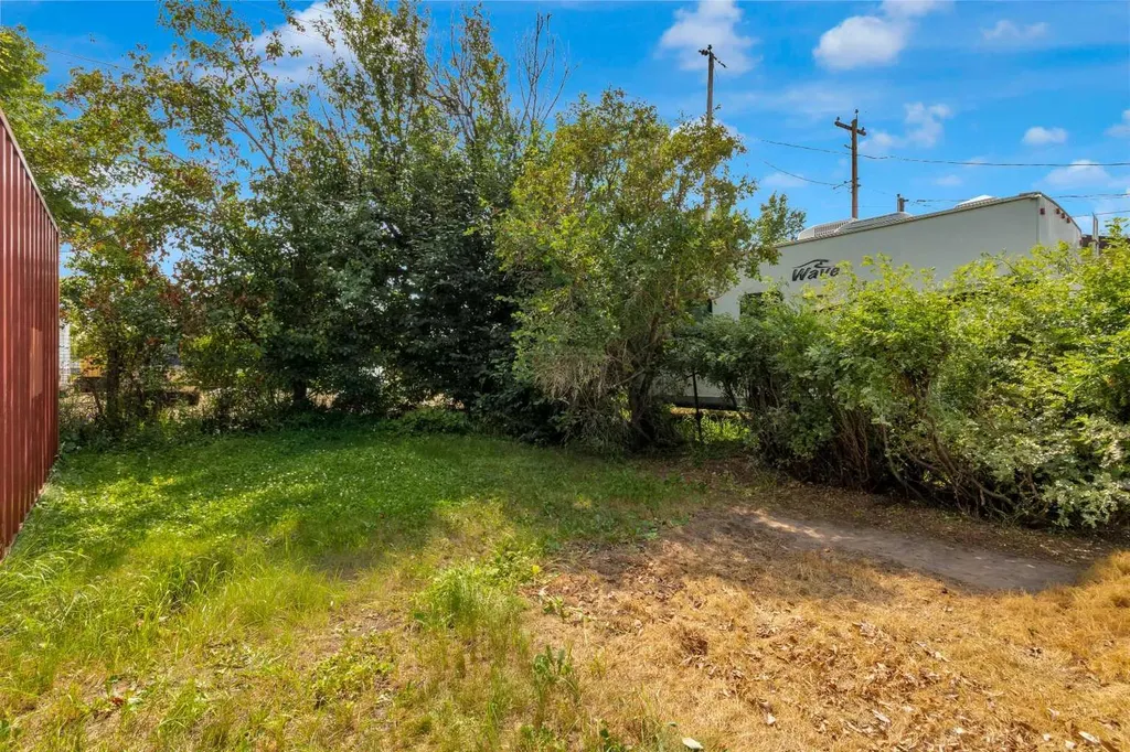 215 4 Street Irricana AB T0M1B0