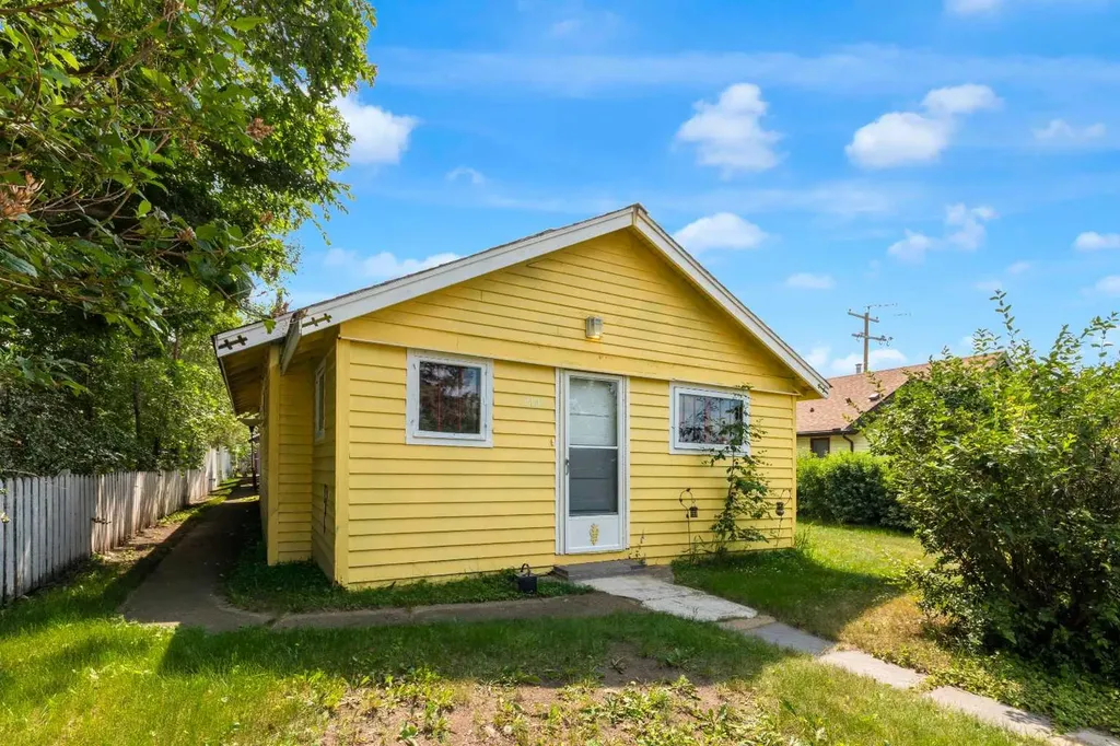 215 4 Street Irricana AB T0M1B0