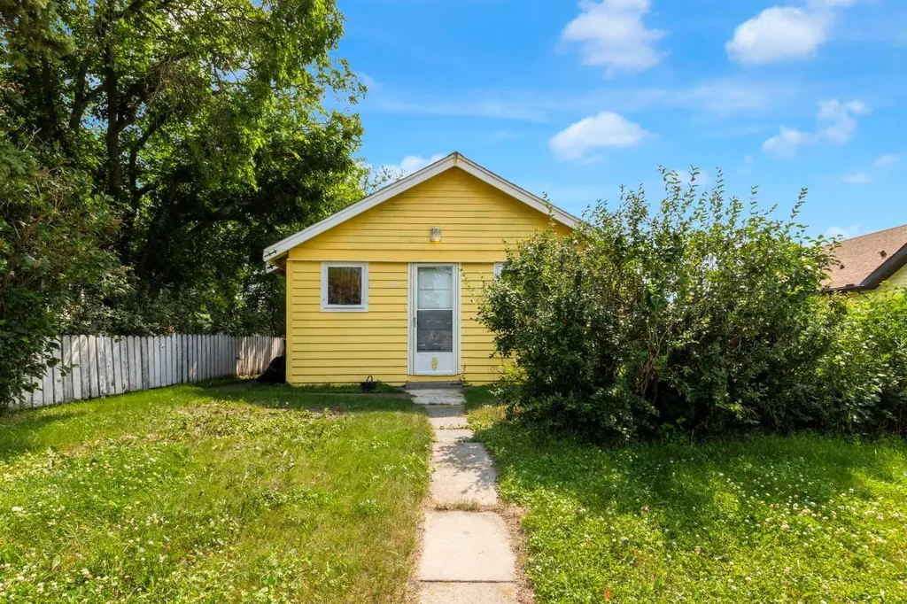 215 4 Street Irricana AB T0M1B0