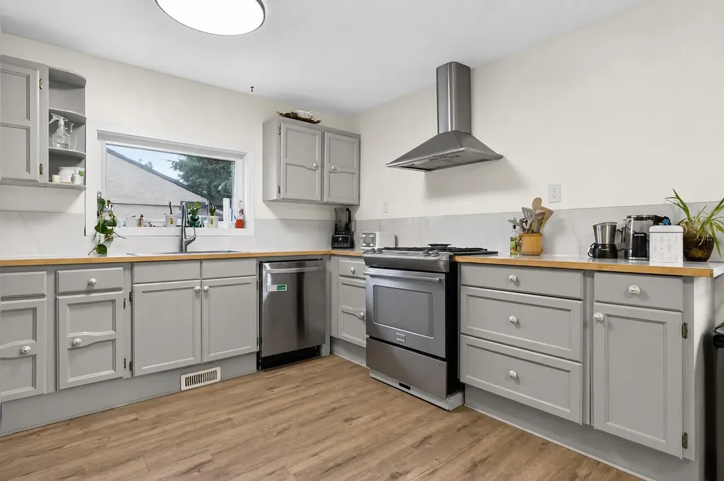 6420 18 Street SE Calgary AB T2C 0M5