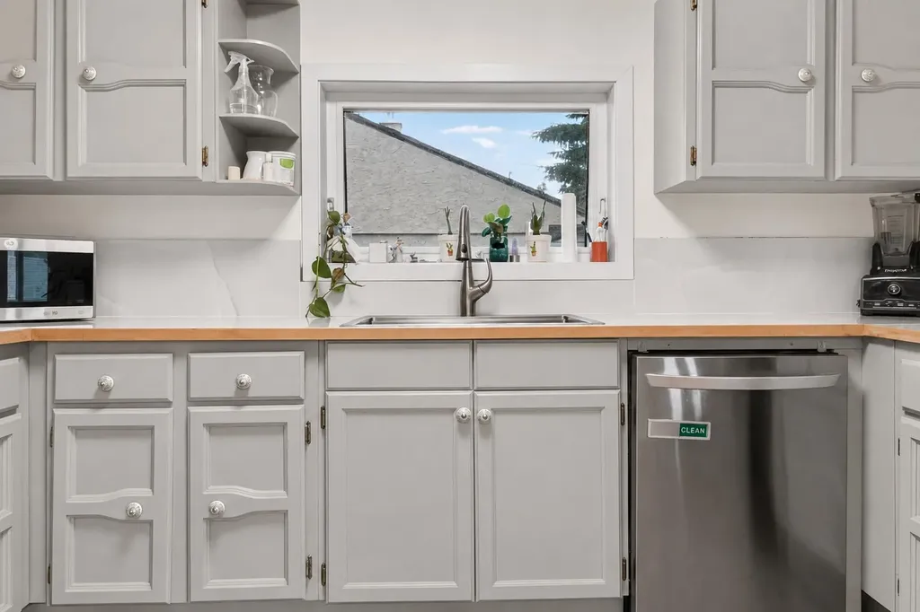 6420 18 Street SE Calgary AB T2C 0M5