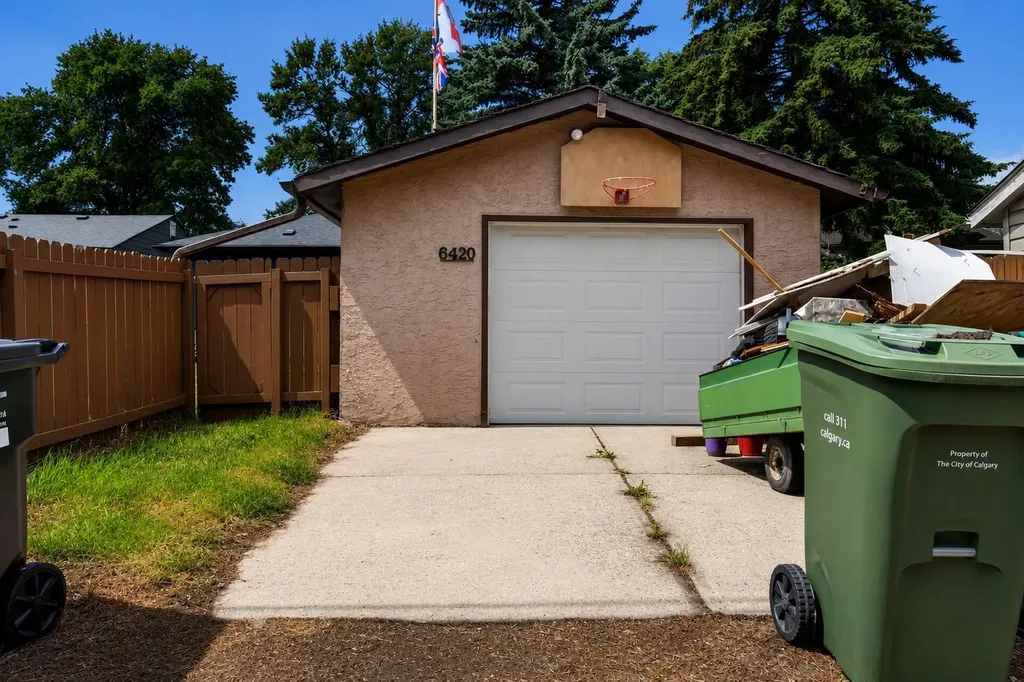6420 18 Street SE Calgary AB T2C 0M5