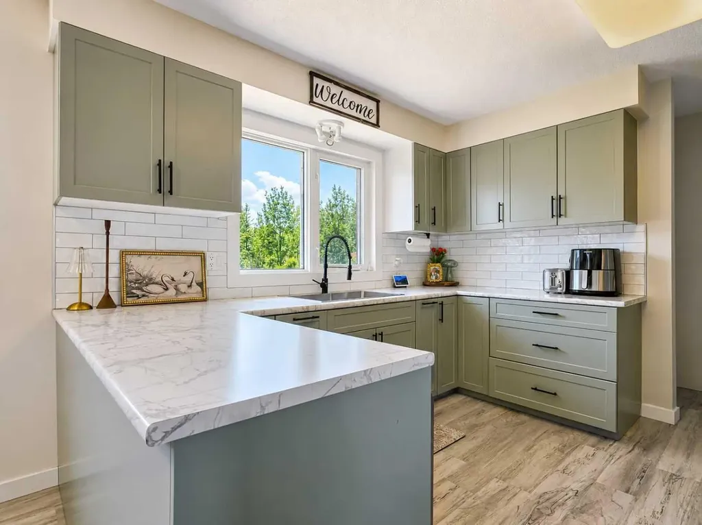 10237 97 Avenue Grande Cache AB T0E0Y0