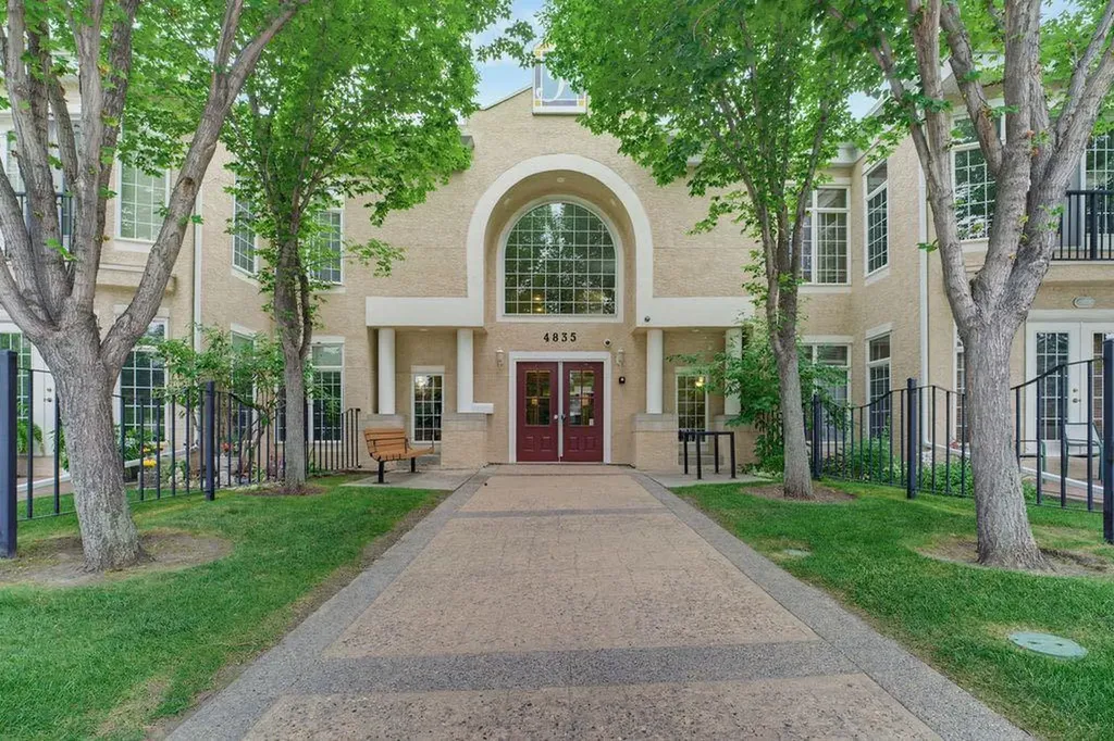 4835 Dalhousie Drive NW Calgary AB T3A 5R7