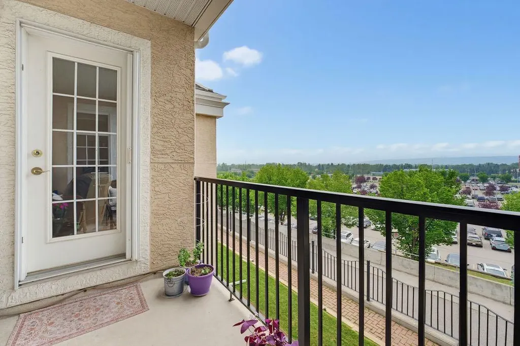 4835 Dalhousie Drive NW Calgary AB T3A 5R7