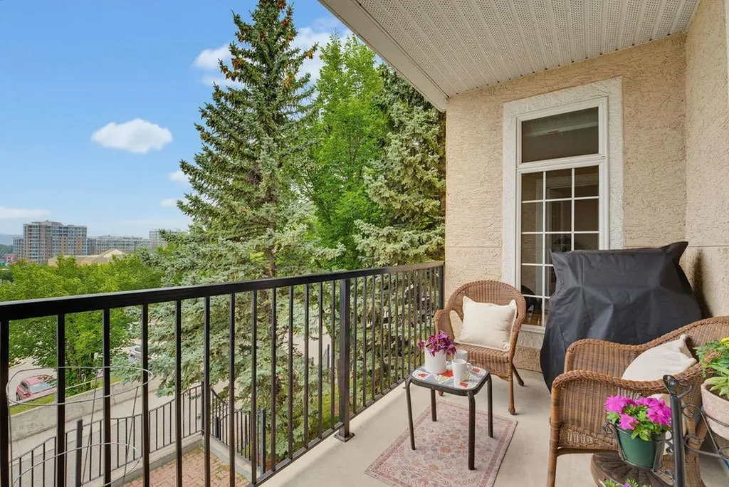 4835 Dalhousie Drive NW Calgary AB T3A 5R7