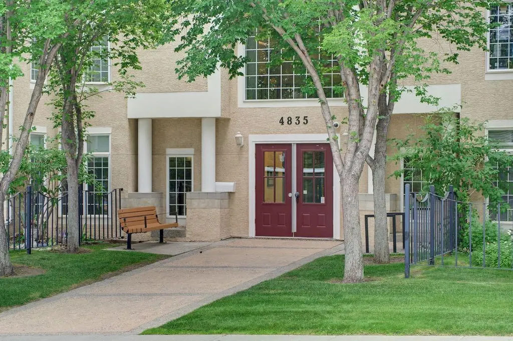 4835 Dalhousie Drive NW Calgary AB T3A 5R7