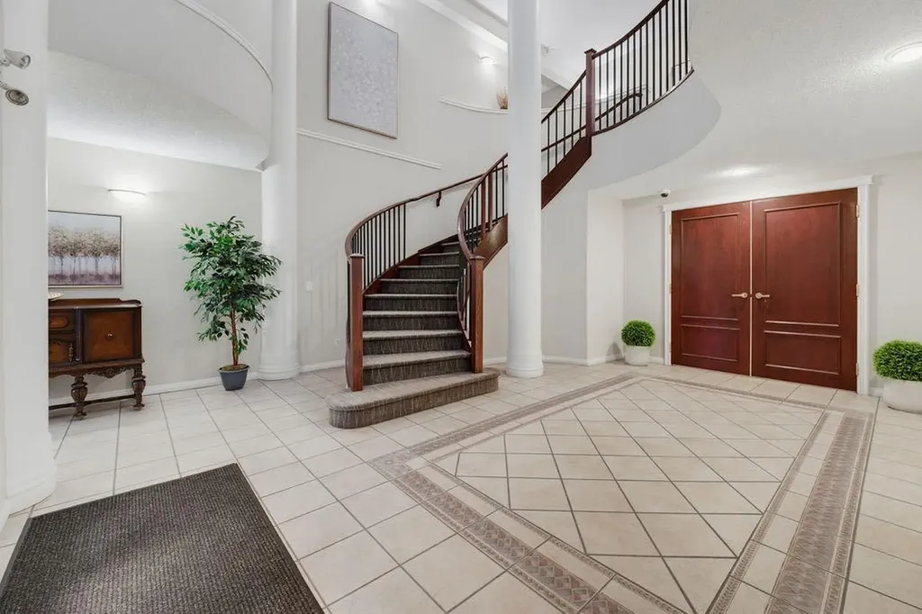 4835 Dalhousie Drive NW Calgary AB T3A 5R7