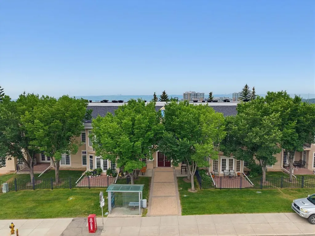 4835 Dalhousie Drive NW Calgary AB T3A 5R7