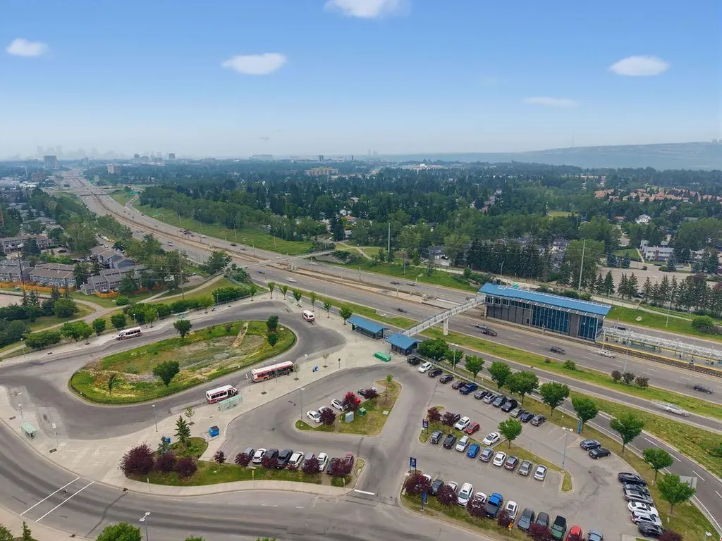 4835 Dalhousie Drive NW Calgary AB T3A 5R7