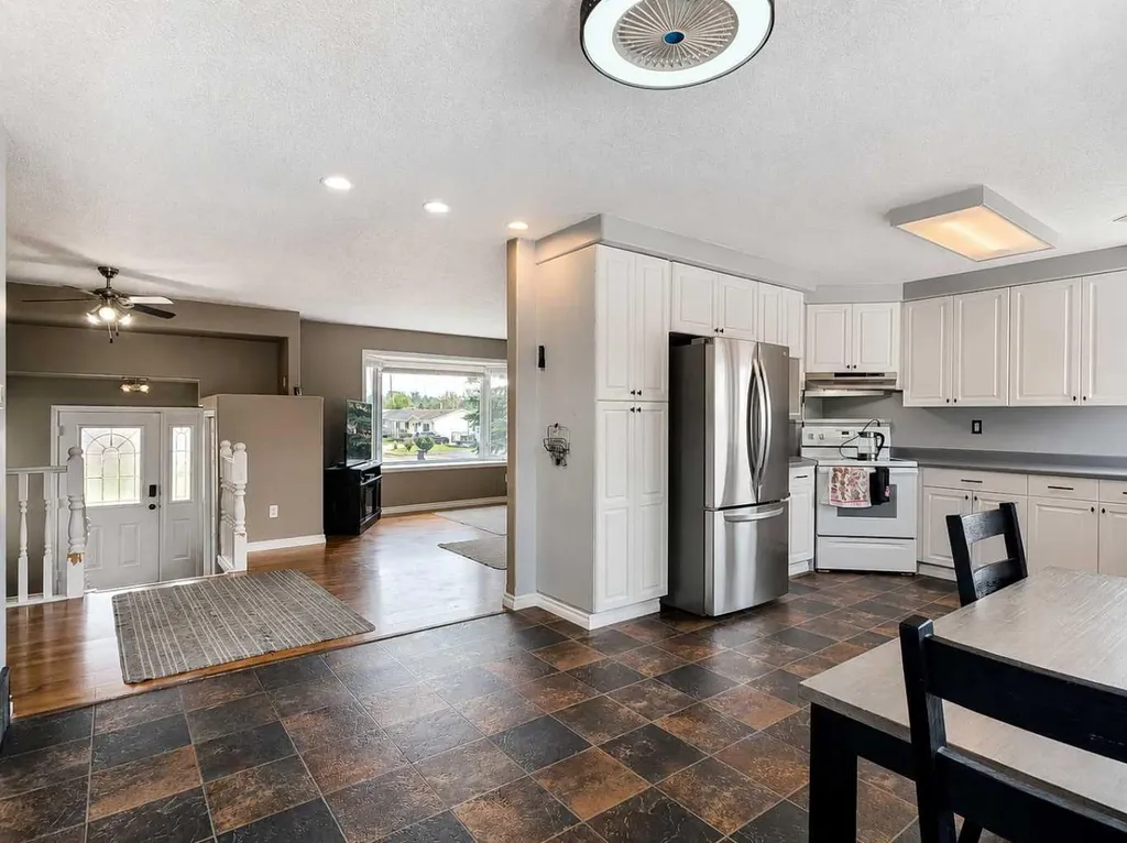 11530 Manning Crescent Grande Cache AB T0E 0Y0