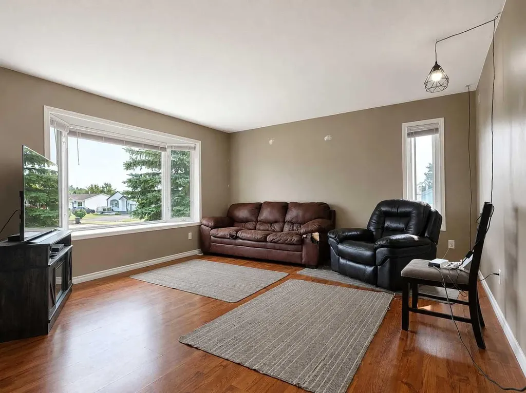 11530 Manning Crescent Grande Cache AB T0E 0Y0