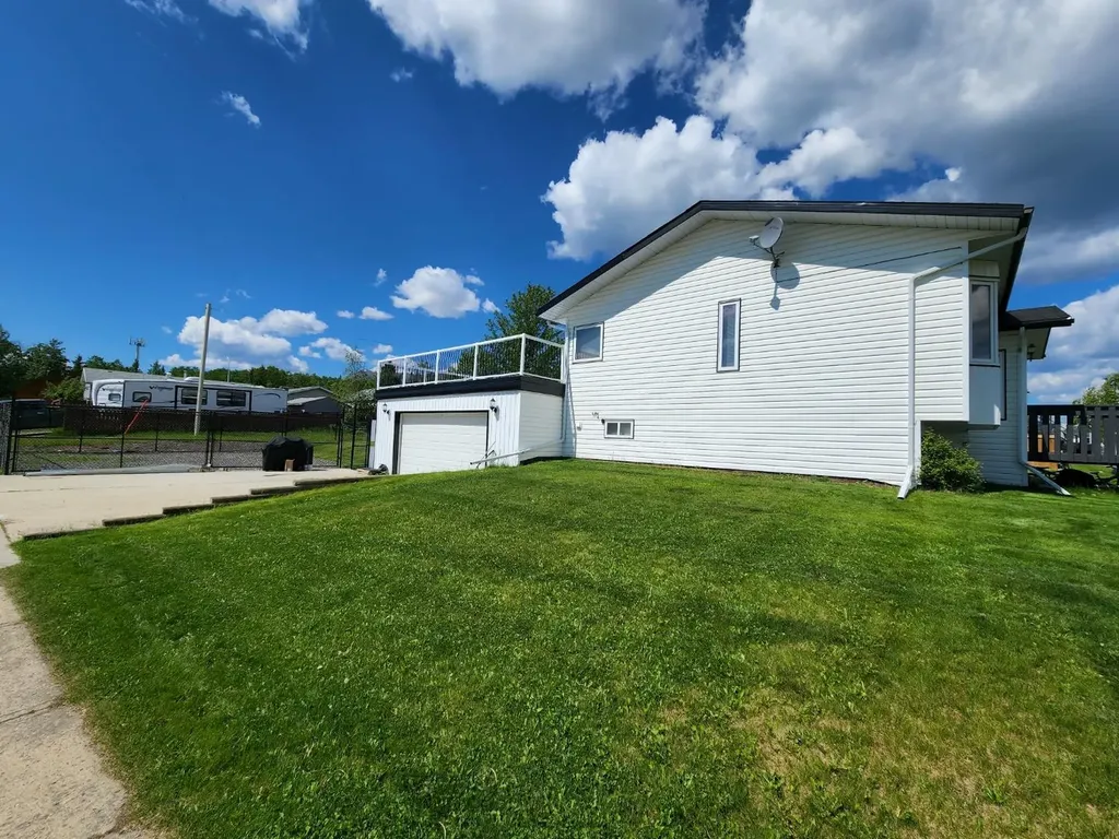 11530 Manning Crescent Grande Cache AB T0E 0Y0