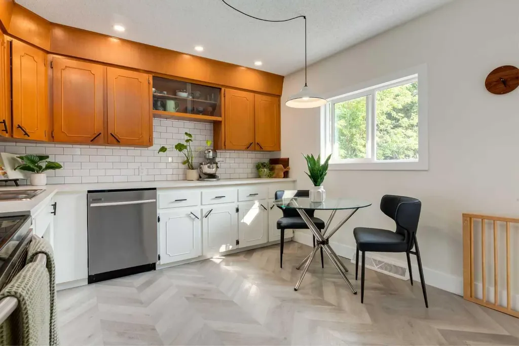 131 Thorncrest Road NW Calgary AB T2K 3B5