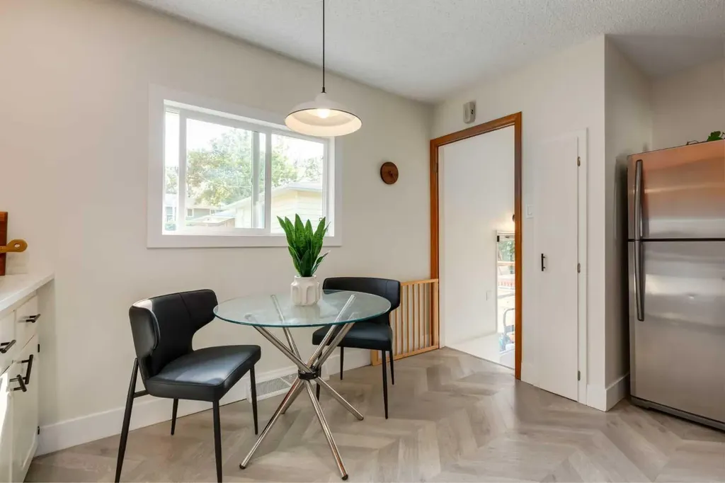 131 Thorncrest Road NW Calgary AB T2K 3B5
