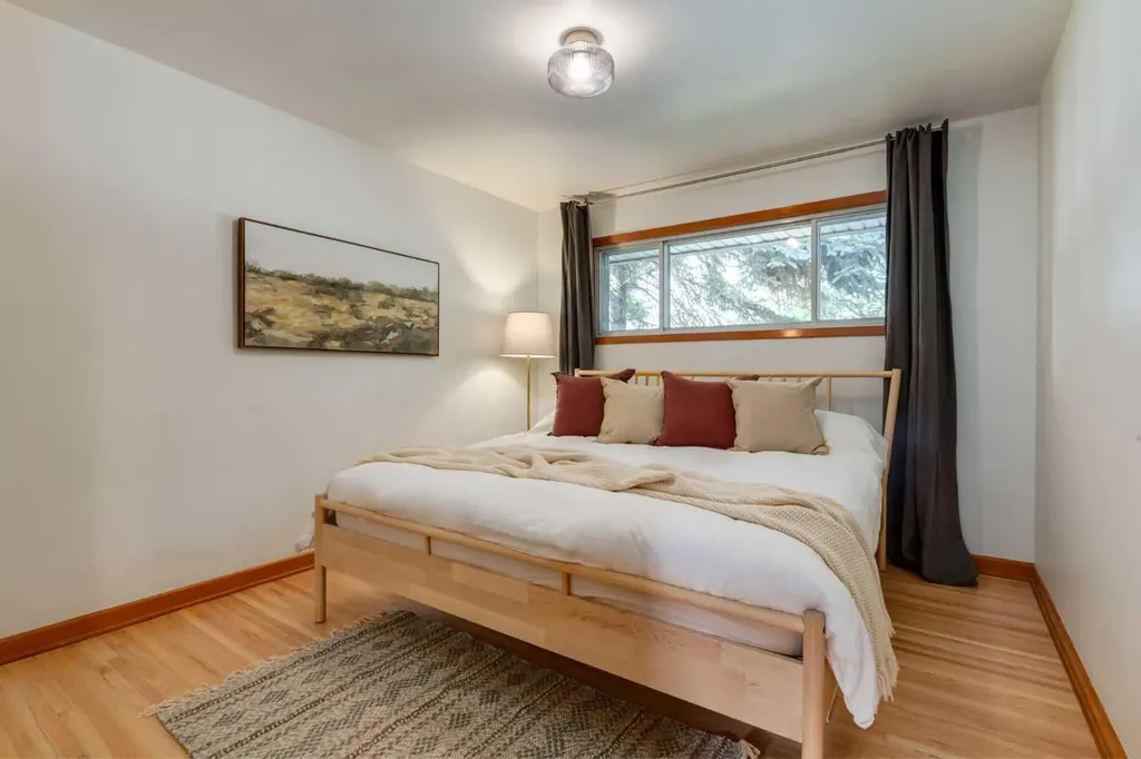 131 Thorncrest Road NW Calgary AB T2K 3B5