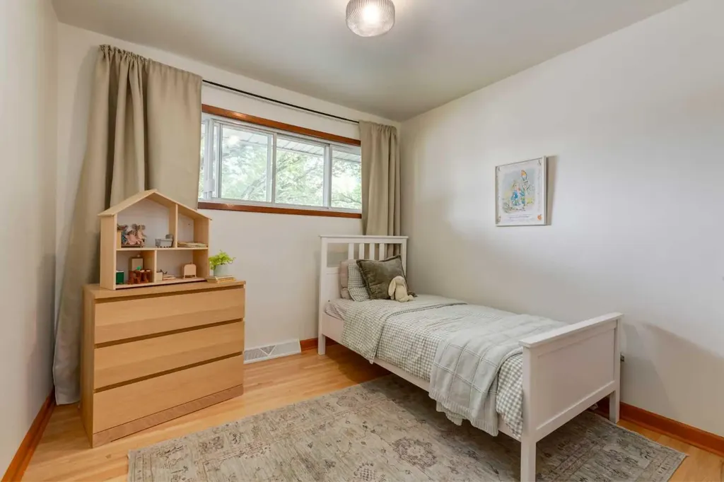 131 Thorncrest Road NW Calgary AB T2K 3B5