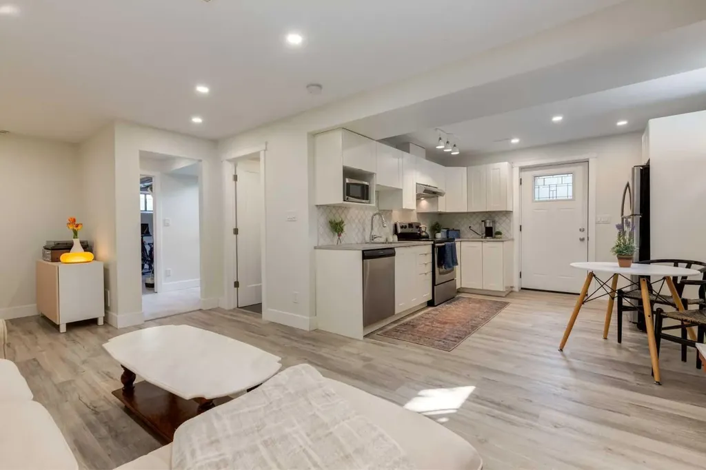 131 Thorncrest Road NW Calgary AB T2K 3B5