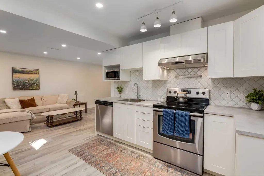 131 Thorncrest Road NW Calgary AB T2K 3B5